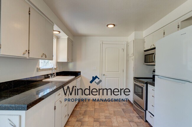 Foto del edificio - 3 Bed 1 Bath Rambler