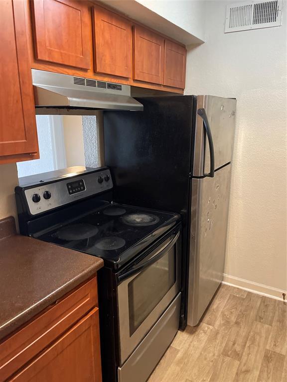 Foto del edificio - 8100 Creekbend Dr
