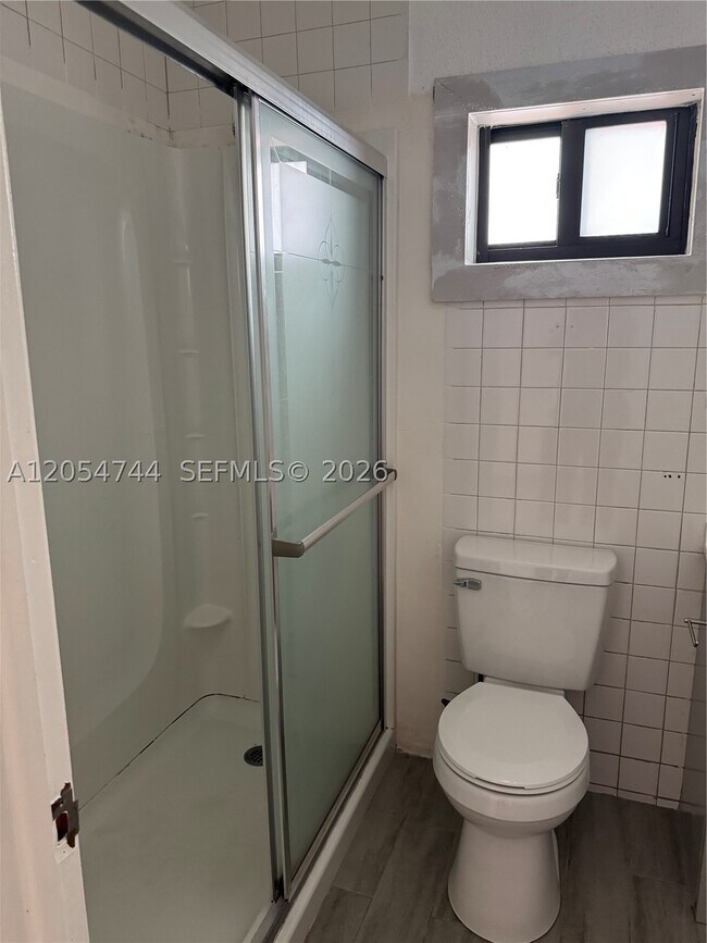 Foto del edificio - 8240 NW 181st St