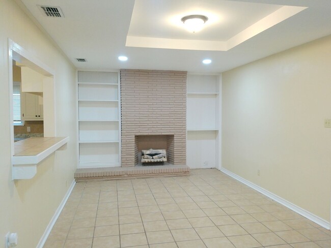 Foto del edificio - 109 Sutherland Dr