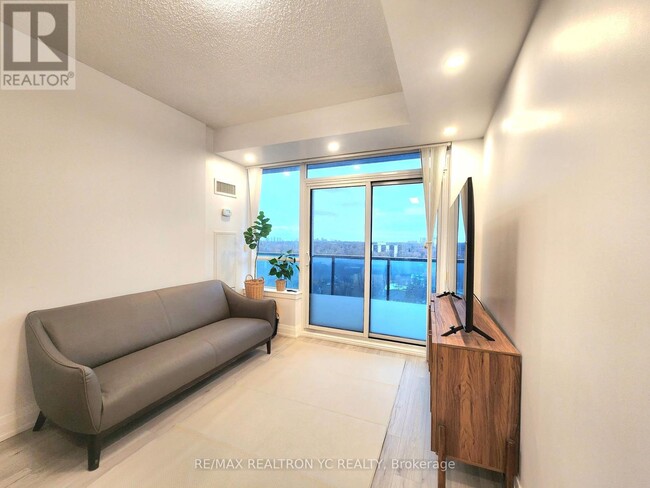 Photo du bâtiment - 7165-7165 Yonge St