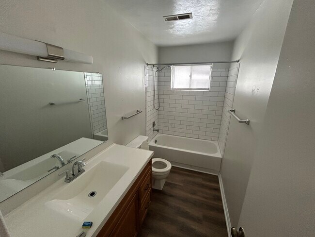 Foto del edificio - 426 Walnut Ave SE