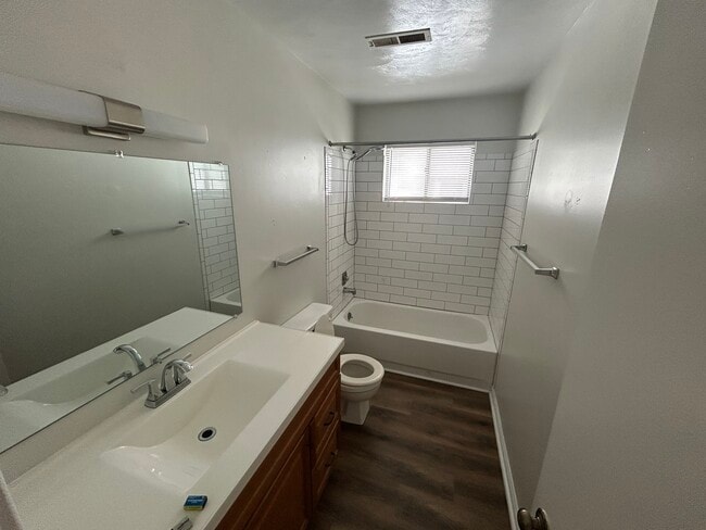 Building Photo - 426 Walnut Ave SE