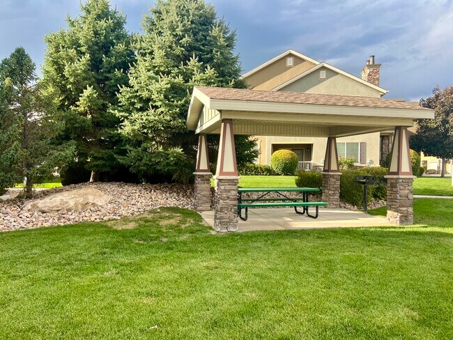 Building Photo - 1562 W 10 S