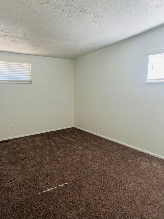 Building Photo - Newly remodeled home, new flooring and pai...