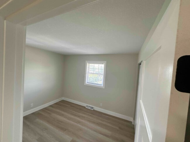 Building Photo - 407 W 65th St