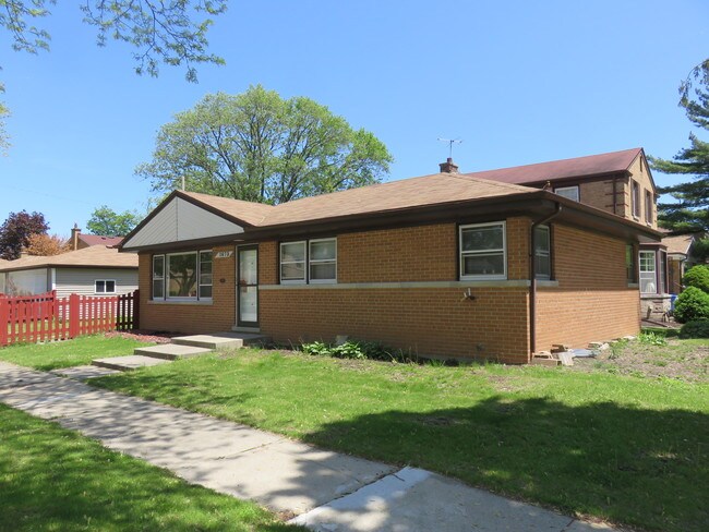 Foto del edificio - 1673 Ash St