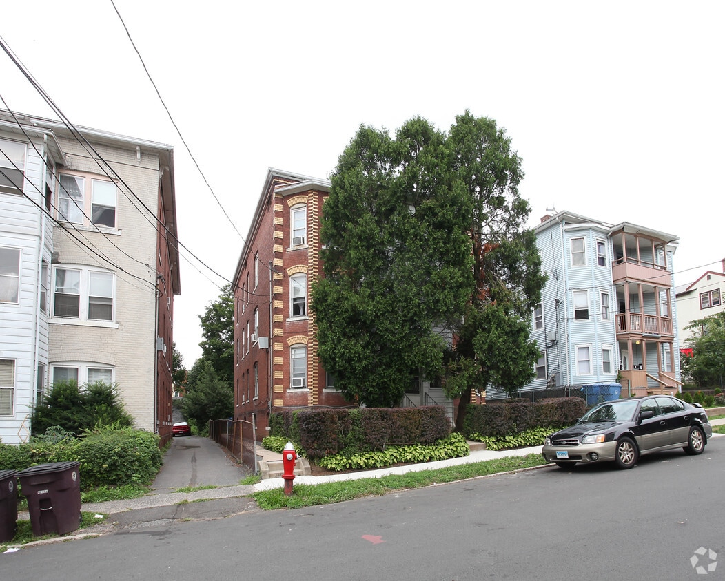 Building Photo - 96 Gold St