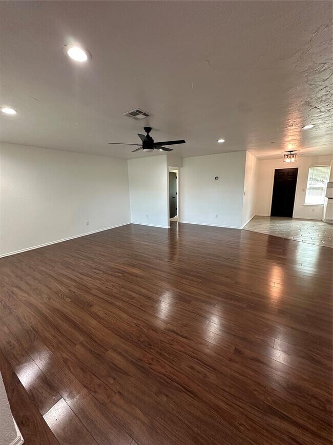 Foto del edificio - 322 W Maple Branch Way