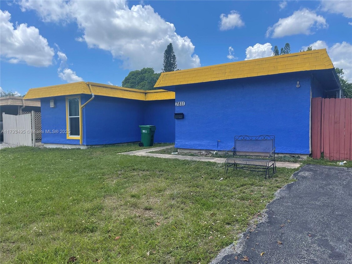 Foto principal - 7811 NW 66th Terrace