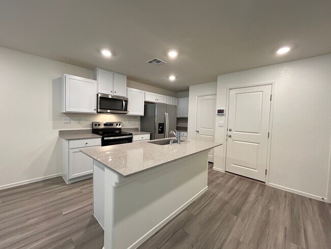 Building Photo - Brand New Northwest Townhome 3 Bedrooms plus Loft!