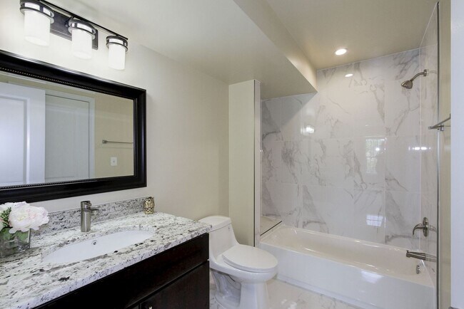 Foto del edificio - Gorgeous and Spacious Renovated 4br/3.5ba ...