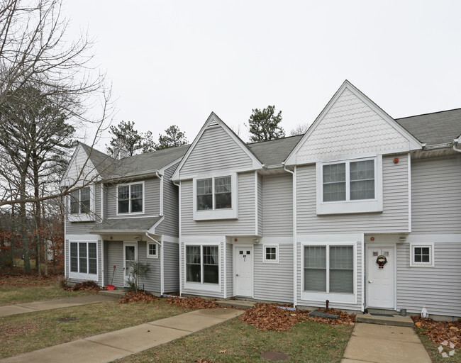 Building Photo - Accabonac Apartments