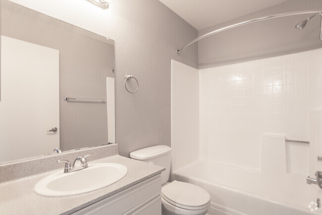 2HAB,2BA-940SF-Bathroom - Dryden Apartments