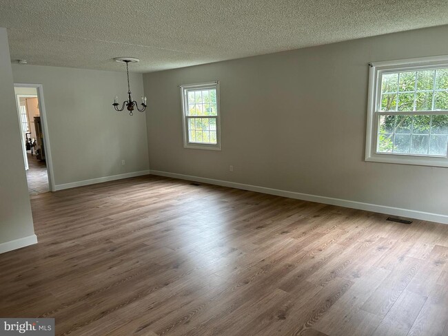 Building Photo - 60 Glover Ln