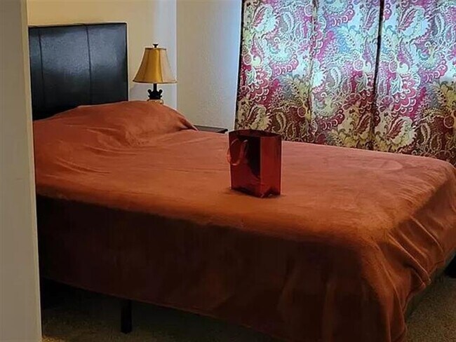 Building Photo - Tigard furnished home