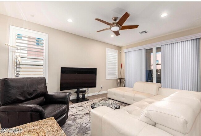 Building Photo - 9001 E San Victor Dr