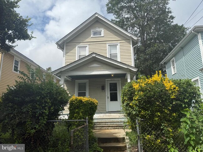 Building Photo - 1412 Charles St