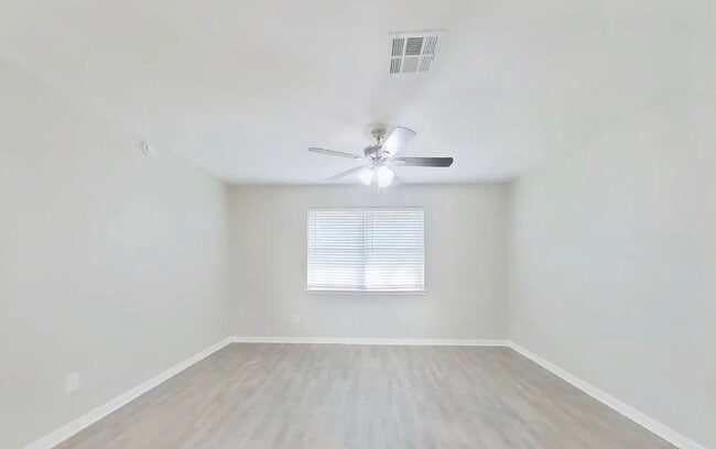 Building Photo - AVAILABLE NOW