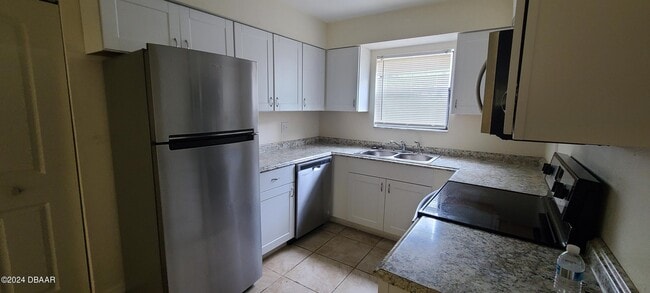 Building Photo - 1030 4th St