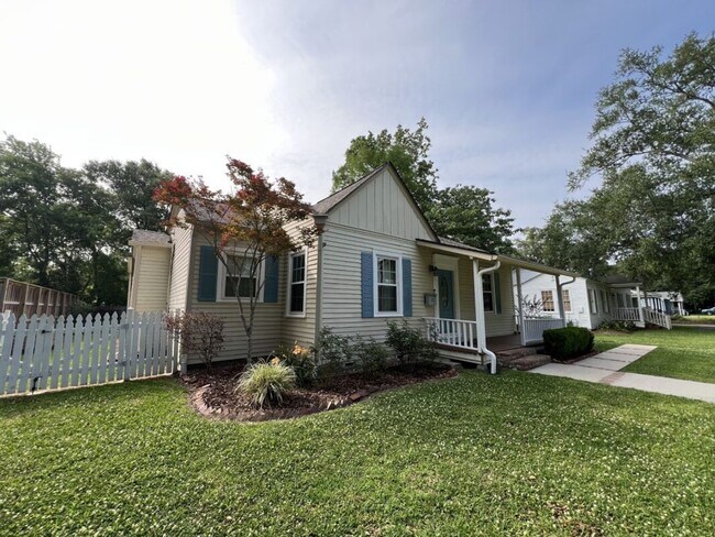 Foto del edificio - Charming 3 Bedroom Home Near LSU, University Lakes & Parade Routes!