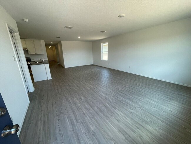 Foto del edificio - FOR LEASE!! NEW CONSTRUCTION!!!