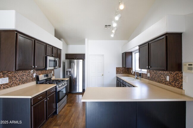 Foto del edificio - 909 E Harwell Rd