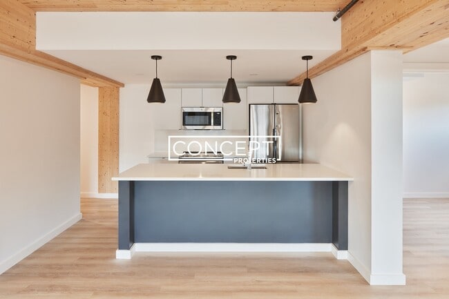 Building Photo - 11 E Lenox St