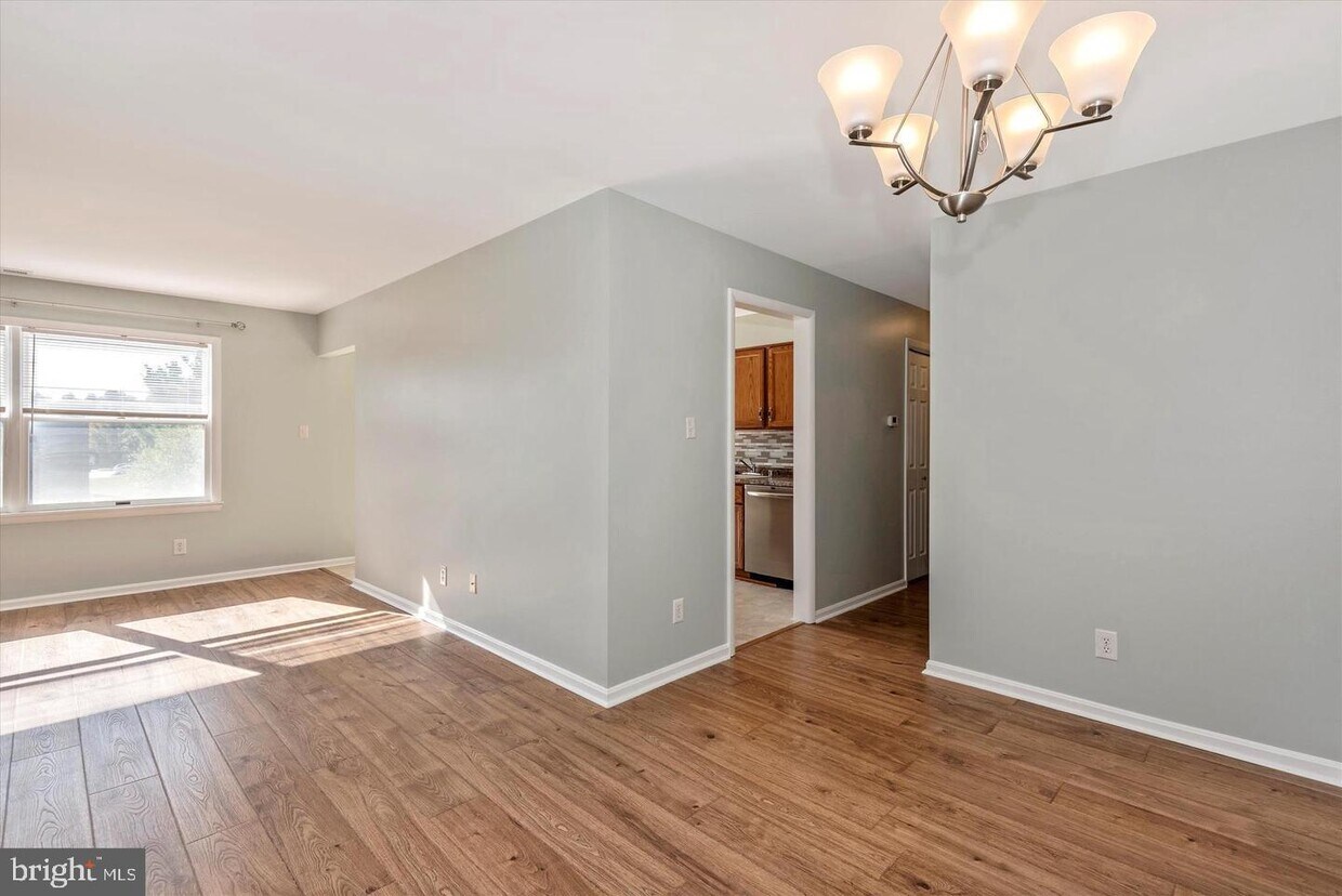 Primary Photo - 500 Chapel Ct
