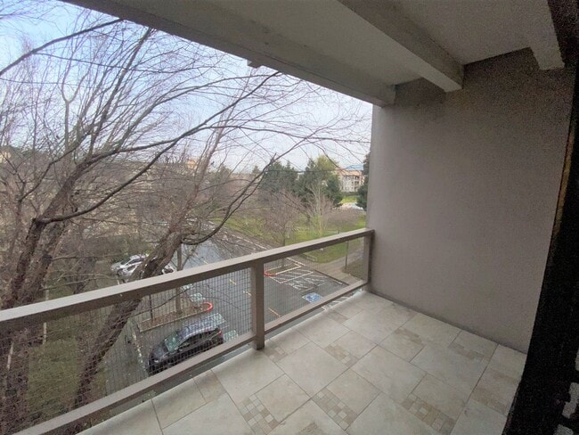 Building Photo - $500 Move In Special!!! One Bedroom Condo ...