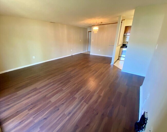 Building Photo - 2403 Ravens Crest Dr