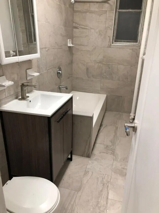 Private bedroom in 4 bed/1 bath Home Condo for Rent in Brooklyn, NY