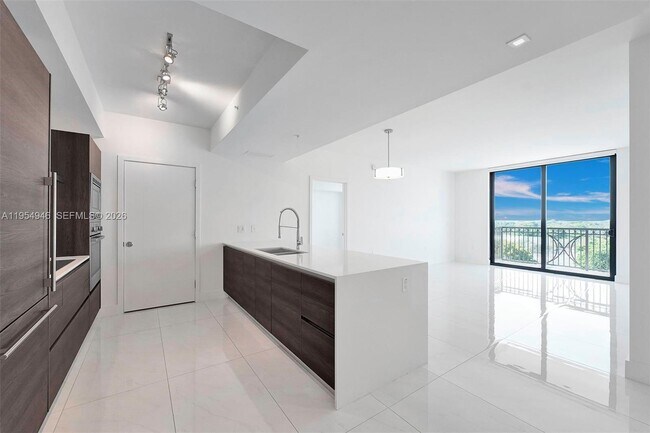 Foto del edificio - 301 Altara Ave