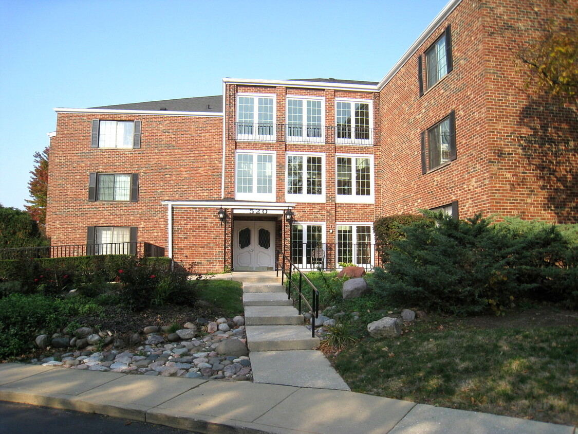 Primary Photo - 520 Biesterfield Rd