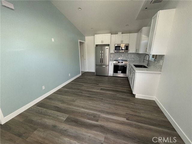 Foto del edificio - 10837 Fellows Ave