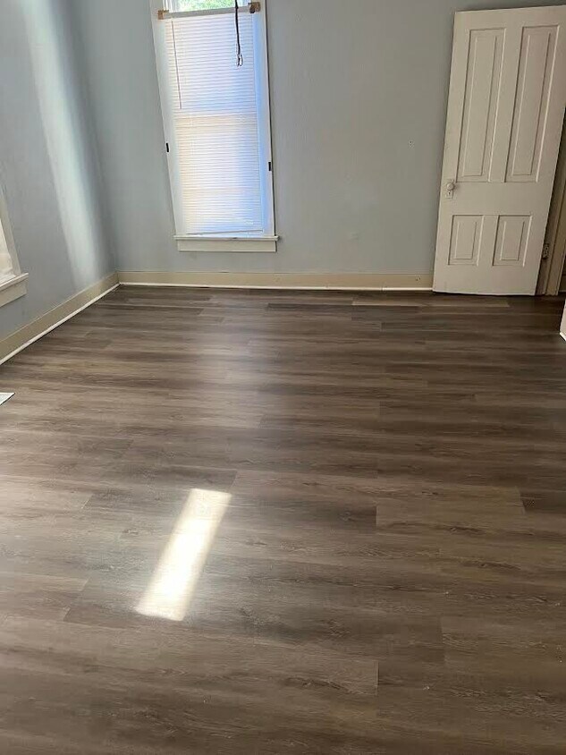 Foto del edificio - 1102 N Elm St