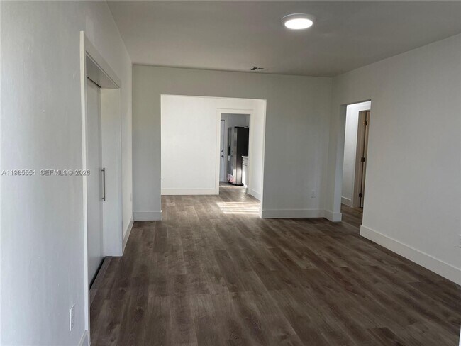 Foto del edificio - 771 NE 137th St