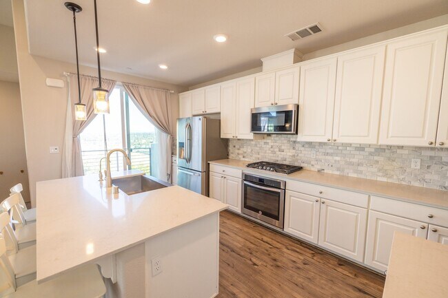 Building Photo - Beautiful two bedroom on Communication Hil...