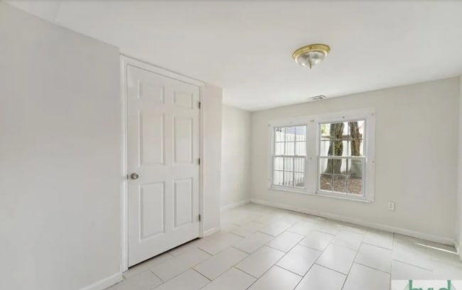 Building Photo - Charming 4BR Downtown Savannah Home with M...