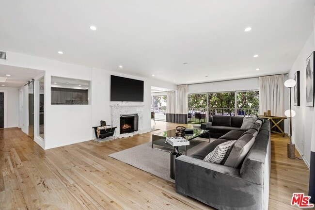Foto del edificio - 440 N Oakhurst Dr
