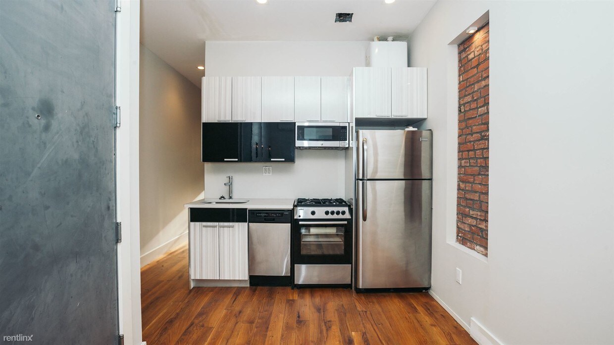 Primary Photo - 1468 Bushwick Ave