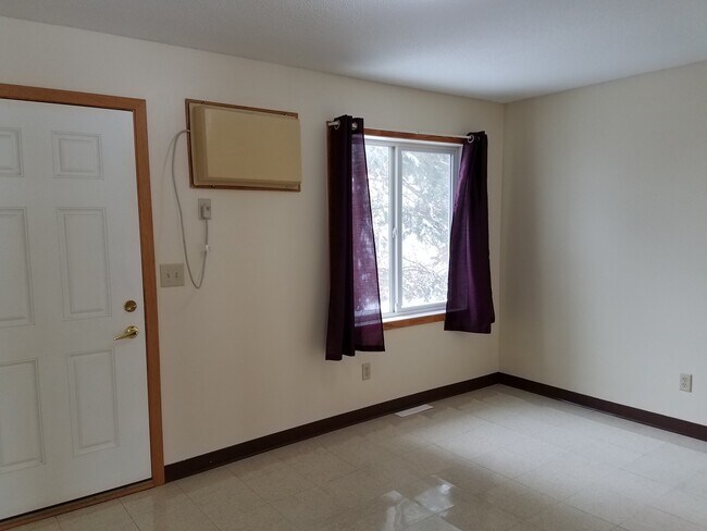 Building Photo - 1211 Highview Dr
