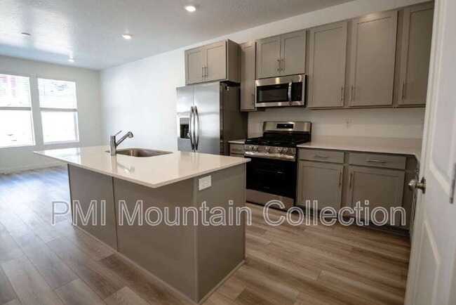 Building Photo - 2484 Wildwood Ln