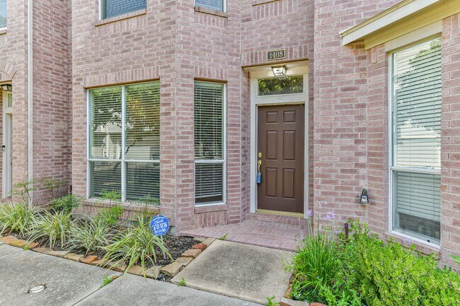 Foto del edificio - Offered by Precision Realty & Management, ...