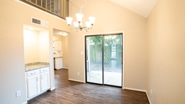 Foto del edificio - 17 Regency Ln