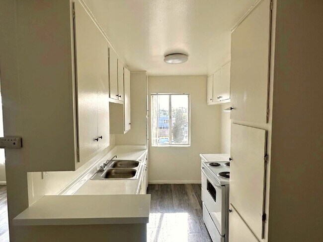 Foto del edificio - 915 N Wilton Pl
