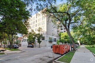 Building Photo - 811 S Lytle St