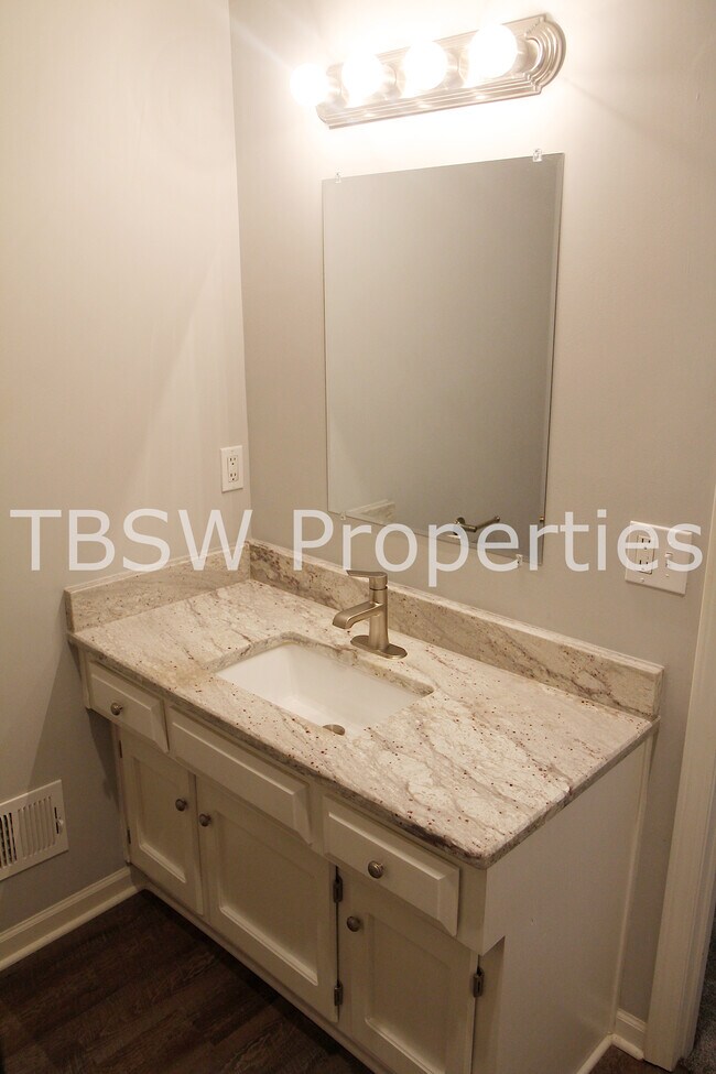 Building Photo - 16143 W 125th Pl