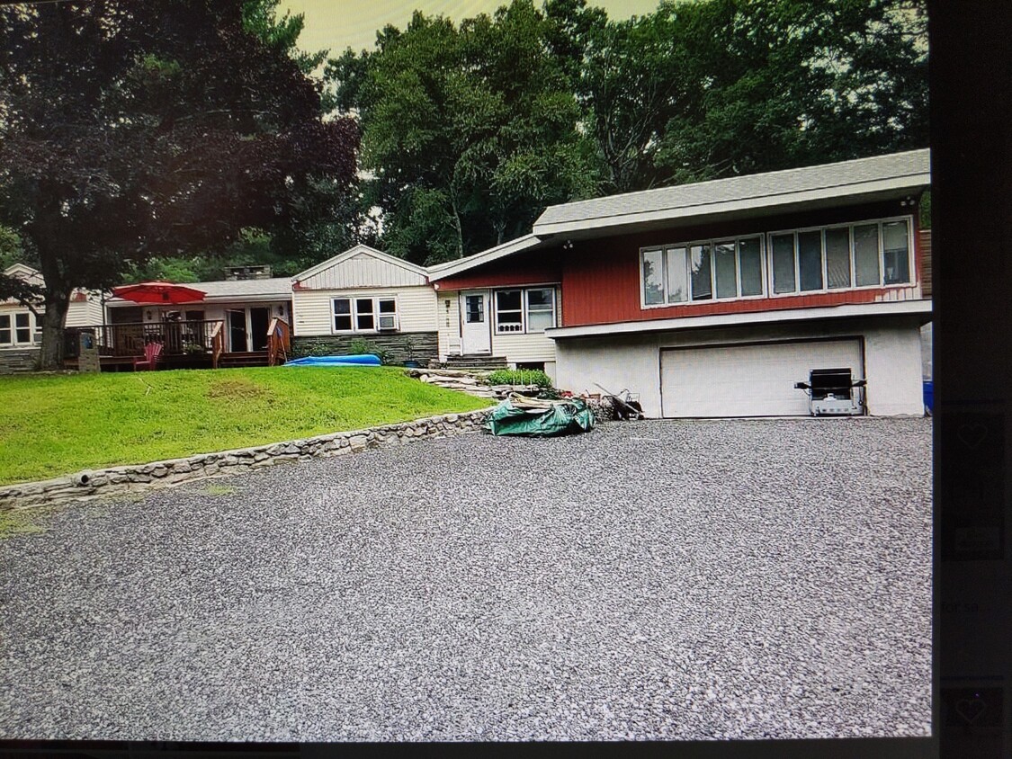 Has 4 bedroom. 2.5 acre land. Pond - 98 Belfield Dr
