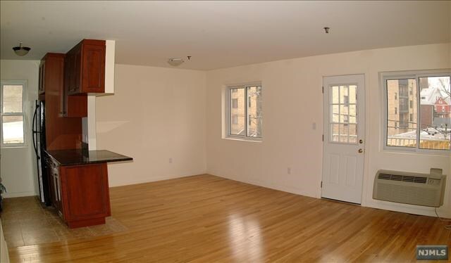 Building Photo - 10 Palisade Ave